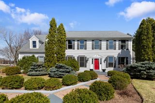 185 Sycamore Drive, Hawthorn Woods, IL 60047