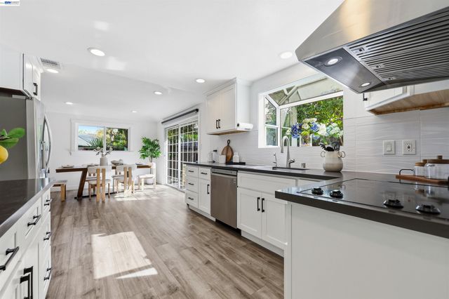 11593 Ladera Ct, Dublin, CA 94568