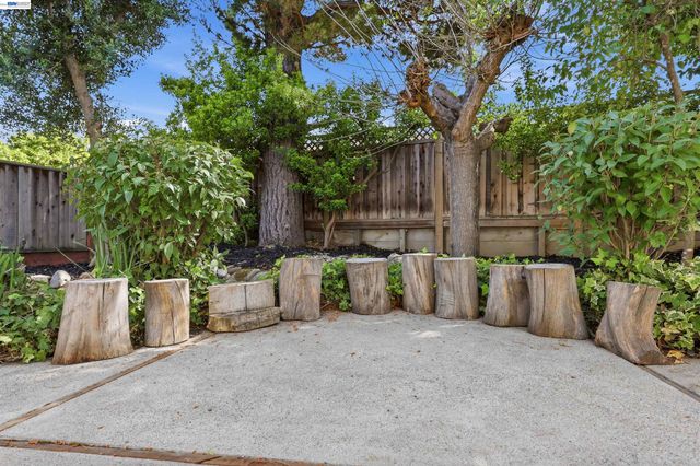 11593 Ladera Ct, Dublin, CA 94568