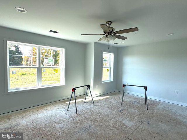 110 BARRIER REEF DR, Martinsburg, WV 25403