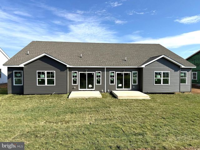 110 BARRIER REEF DR, Martinsburg, WV 25403