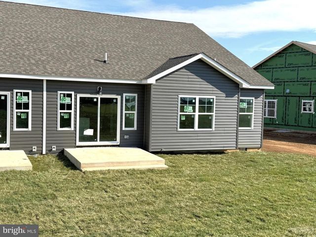 110 BARRIER REEF DR, Martinsburg, WV 25403