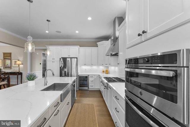 6165 CHANCELLORSVILLE DR, Gainesville, VA 20155