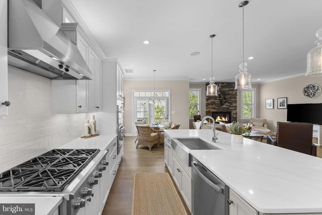 6165 CHANCELLORSVILLE DR, Gainesville, VA 20155