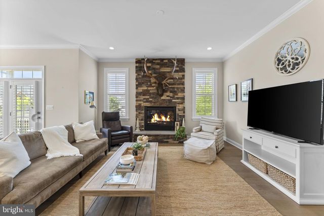 6165 CHANCELLORSVILLE DR, Gainesville, VA 20155