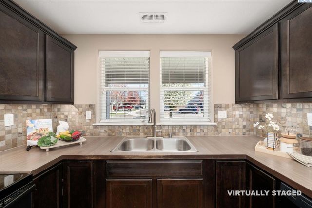 765 N Williams, Kennewick, WA 99336