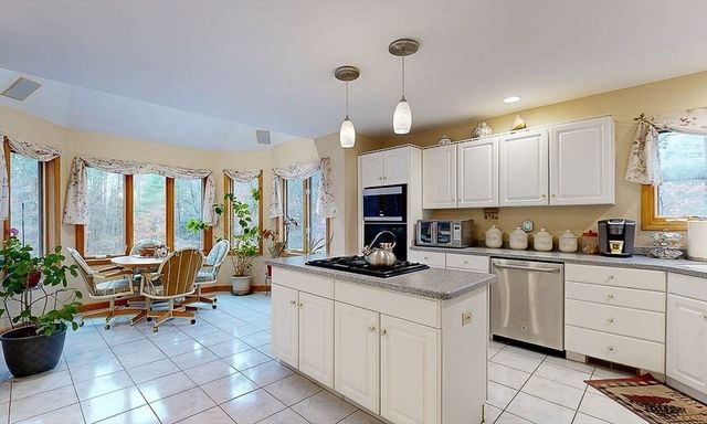 51 Sheffield Dr, Belchertown, MA 01007