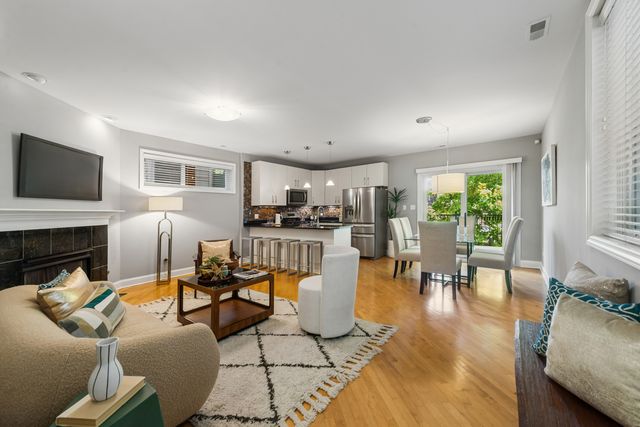 819 N Damen Avenue 2, Chicago, IL 60622