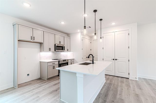 85 N Forest Drive, Huntsville, TX 77340