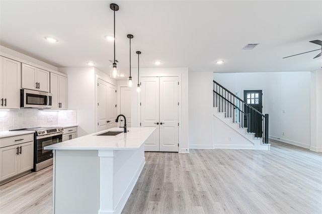 85 N Forest Drive, Huntsville, TX 77340