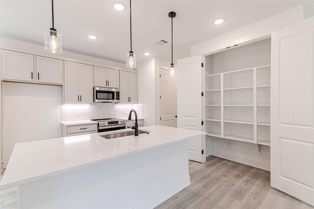 85 N Forest Drive, Huntsville, TX 77340