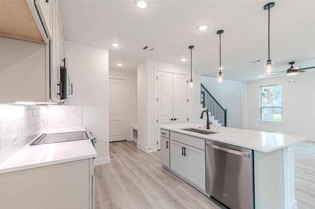 85 N Forest Drive, Huntsville, TX 77340