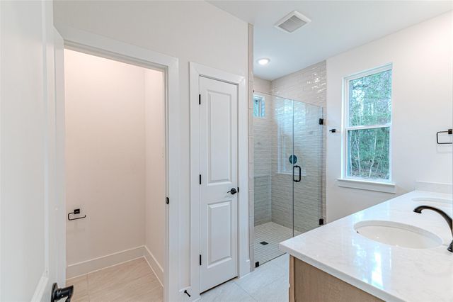 85 N Forest Drive, Huntsville, TX 77340