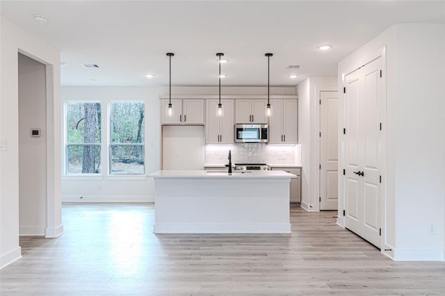 85 N Forest Drive, Huntsville, TX 77340