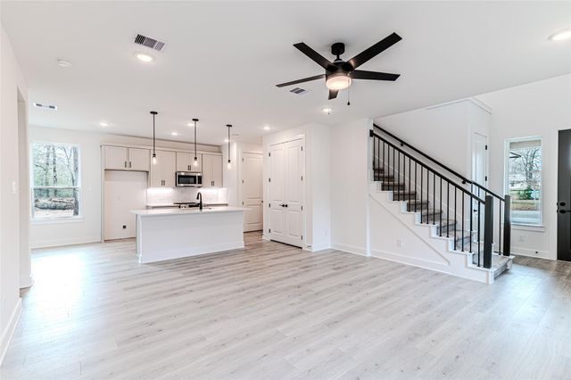 85 N Forest Drive, Huntsville, TX 77340