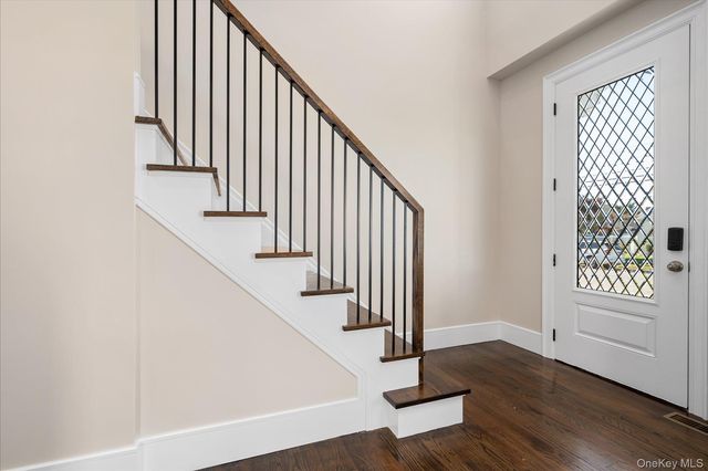 183 Park Lane, Massapequa, NY 11758