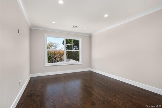 183 Park Lane, Massapequa, NY 11758
