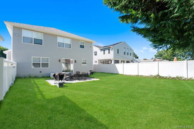 183 Park Lane, Massapequa, NY 11758
