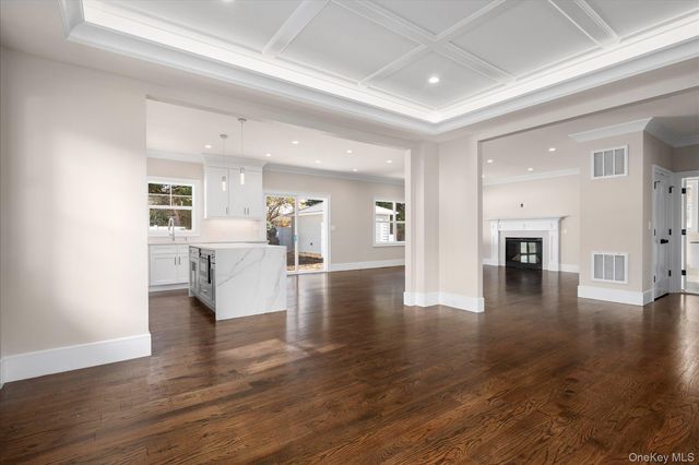 183 Park Lane, Massapequa, NY 11758
