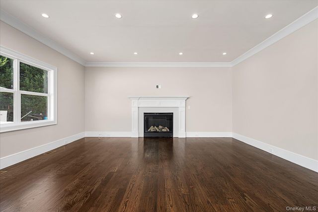 183 Park Lane, Massapequa, NY 11758