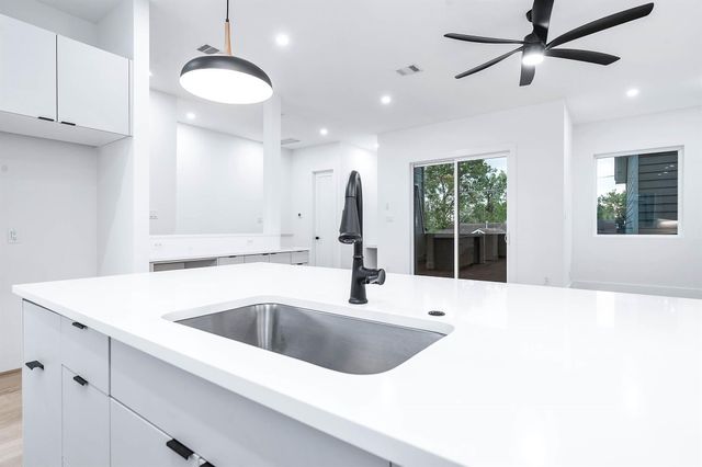313 N Nagle Street, Houston, TX 77003