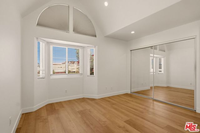 5145 Yarmouth Avenue 19, Los Angeles, CA 91316