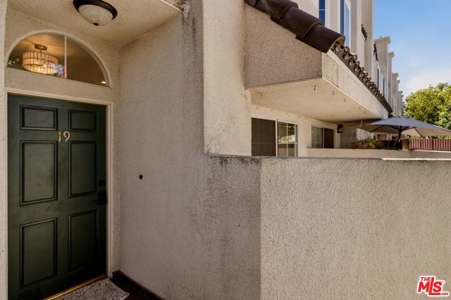 5145 Yarmouth Avenue 19, Los Angeles, CA 91316