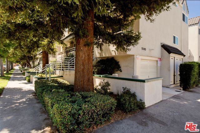 5145 Yarmouth Avenue 19, Los Angeles, CA 91316