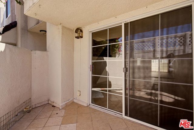 5145 Yarmouth Avenue 19, Los Angeles, CA 91316