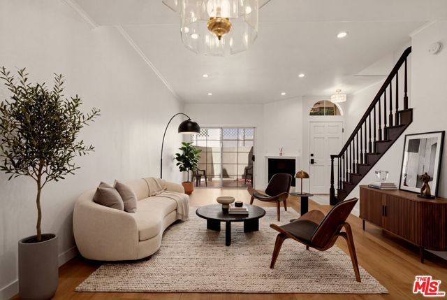 5145 Yarmouth Avenue 19, Los Angeles, CA 91316
