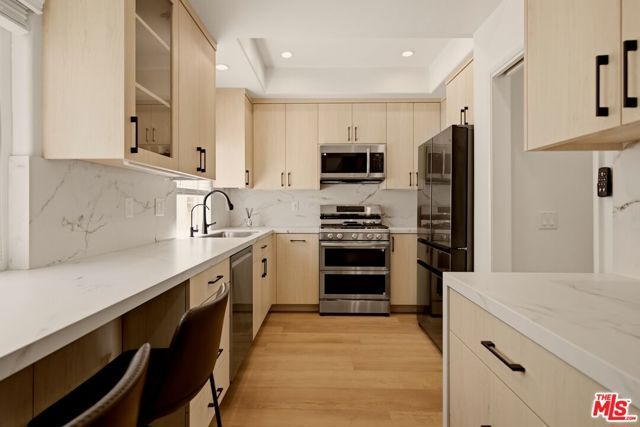 5145 Yarmouth Avenue 19, Los Angeles, CA 91316
