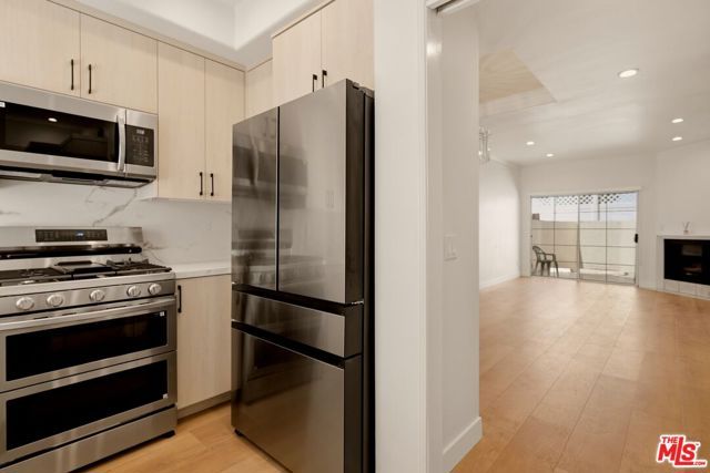 5145 Yarmouth Avenue 19, Los Angeles, CA 91316