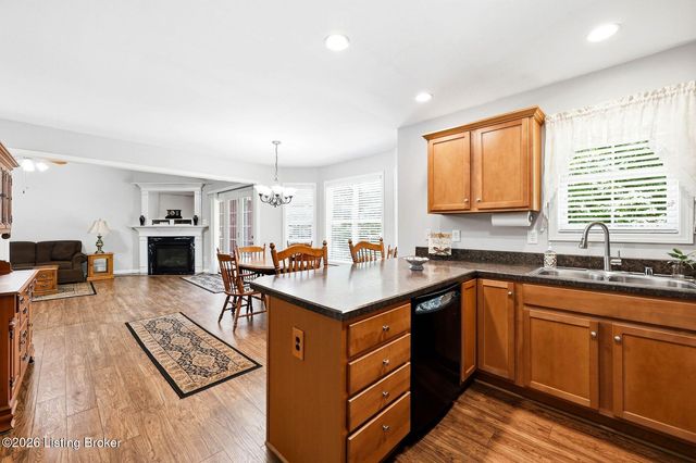 8501 Quebec Ct, Louisville, KY 40228