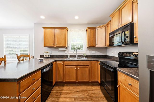 8501 Quebec Ct, Louisville, KY 40228