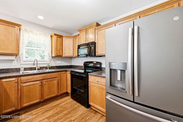 8501 Quebec Ct, Louisville, KY 40228