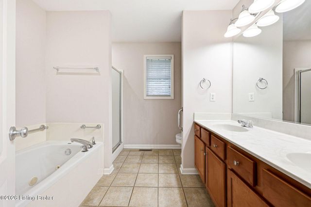 8501 Quebec Ct, Louisville, KY 40228