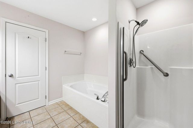8501 Quebec Ct, Louisville, KY 40228