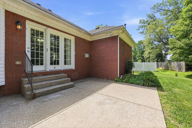 8501 Quebec Ct, Louisville, KY 40228