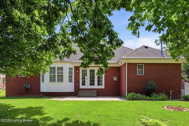 8501 Quebec Ct, Louisville, KY 40228