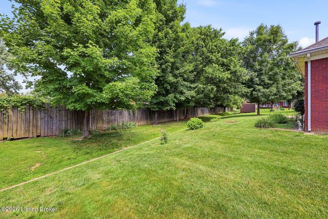 8501 Quebec Ct, Louisville, KY 40228