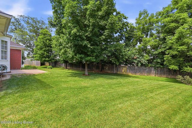 8501 Quebec Ct, Louisville, KY 40228