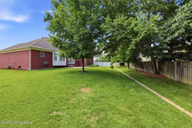 8501 Quebec Ct, Louisville, KY 40228