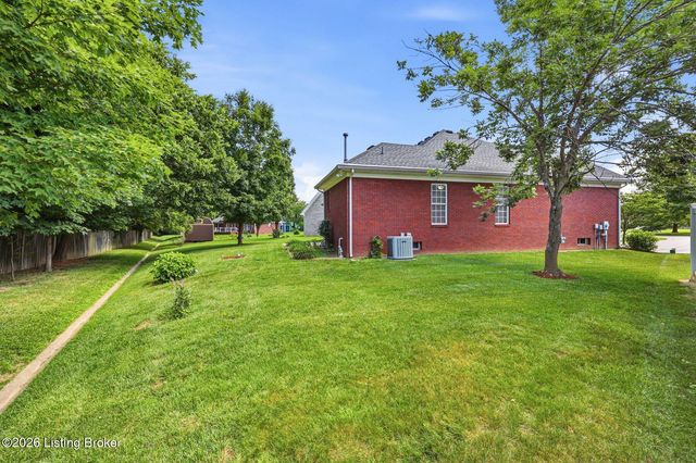 8501 Quebec Ct, Louisville, KY 40228