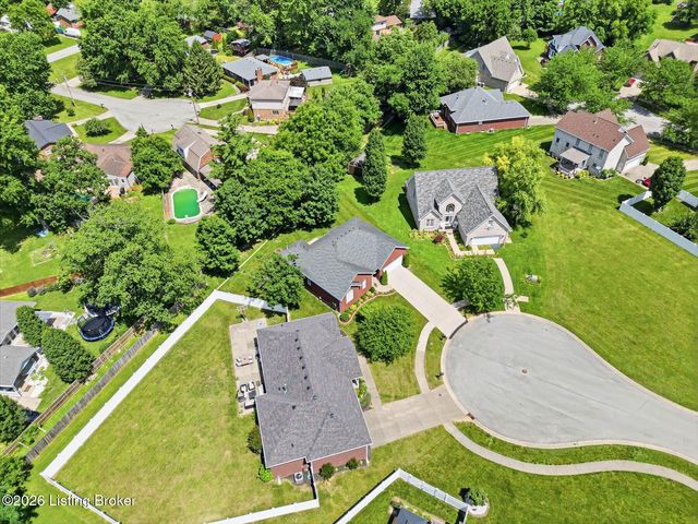 8501 Quebec Ct, Louisville, KY 40228