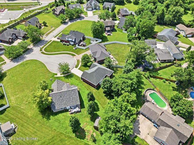 8501 Quebec Ct, Louisville, KY 40228