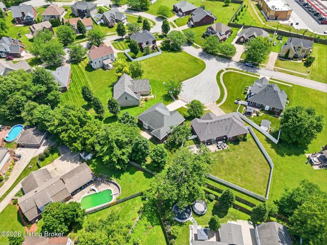 8501 Quebec Ct, Louisville, KY 40228