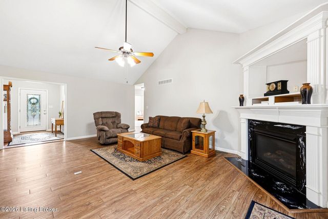 8501 Quebec Ct, Louisville, KY 40228