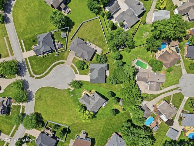 8501 Quebec Ct, Louisville, KY 40228