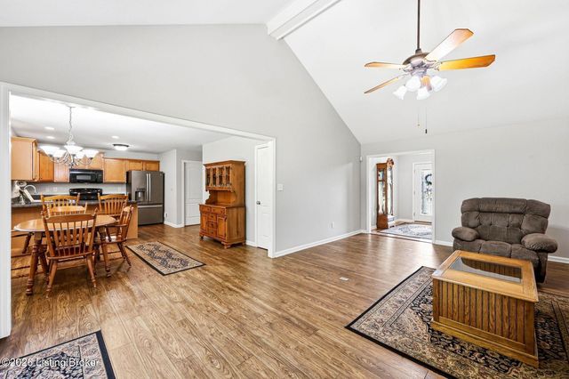 8501 Quebec Ct, Louisville, KY 40228
