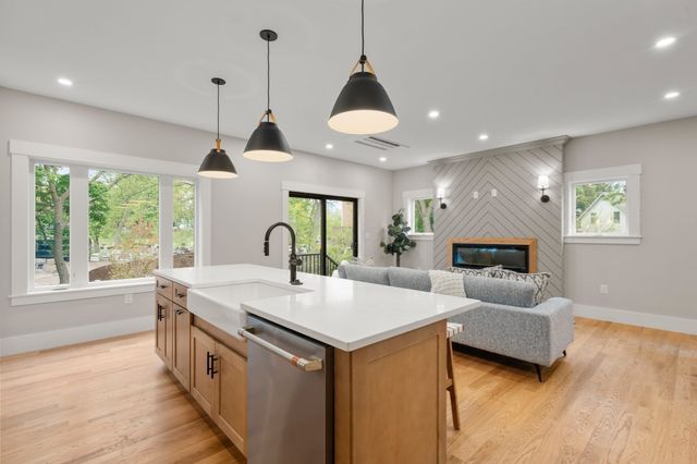 73 Mystic St 73, Arlington, MA 02474